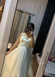 Elegant White Ethnic Gown❤️🎀🦋