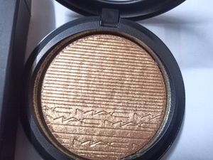 New MAC HIGHLIGHTER OH DARLING