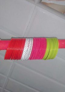 4 Set Of Glass And Velvet Bangles