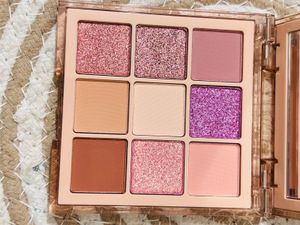 Huda Beauty  Nude Obsession S Eyeshadow Palate