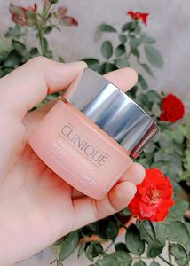 Clinique Moisture Surge SPF 25