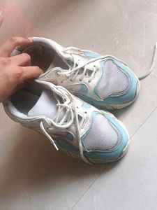 Stylish Women&#39;s Sneakers