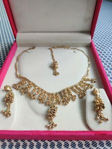 Gold Set With Tikka