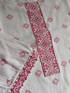 &#34;Avaasa&#34; Off White Kurta For Women
