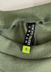 Green Round Neck Fitted Crop Top