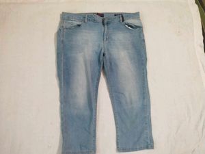 Light Wash Denim Capris