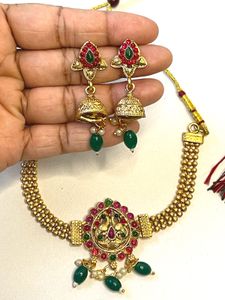 Temple Choker Set