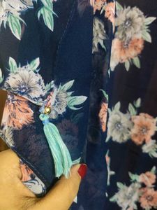 SLEEVELESS SHRUG AND DUPPATA