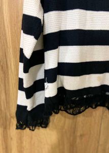 Striped Sweater black and White