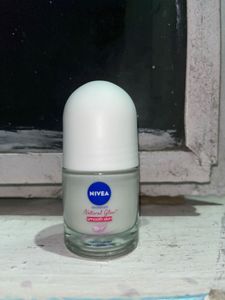 Nivea Women Natural Glow Deodorant Roll On