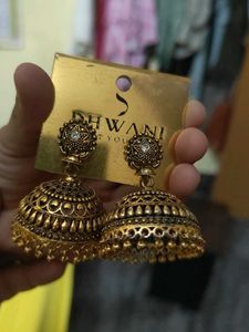 Stunning Gold Jhumka Earrings