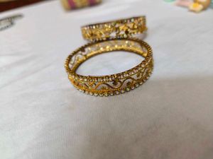 Gold Tone Bangle Set