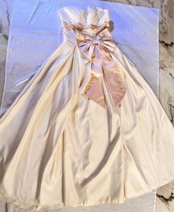 Elegant Strapless pearl gown🧚🏻‍♀️🦄🎀❤️