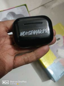 Noisemaker Black Wireless Earbuds