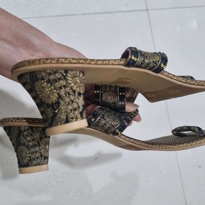 Mochi Embellished Toe Ring Sandals