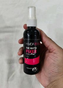 Huda beauty makeup fixer spray