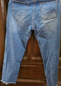 Women&#39;s Blue Jeans with Button Detail
