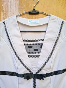 Y2K Top With Lace Detailing