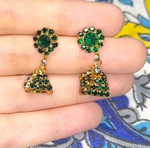 Vintage Green &amp; Gold Tone Earrings
