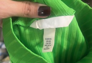 H&amp;M Green Ribbed Mock Neck Top