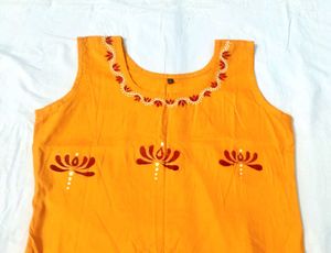 Sleeveless Febric Work Yellow  Kurti 💛