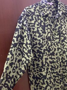 Green &amp; Black Print Button Down