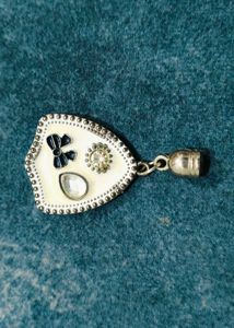 Set Of 2 Earrings And One Batch