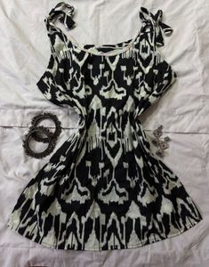 Abstract Print Tie-Strap Kurti.NEW WITHOUT TAG