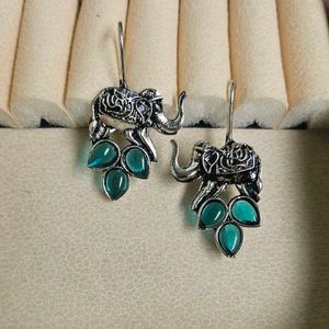 Royal Emerald Earring