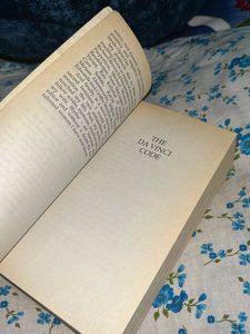 📖 The Da Vinci Code by Dan Brown
