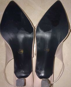 Elegant Heels.       Cash Only