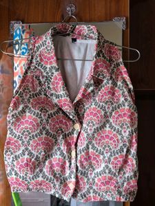 Floral Print Sleeveless Button-Up