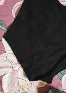 Black Ribbed Crop Tank