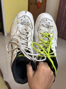 Yonex SHB 65 Power Cushion, White Tiger ✨