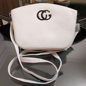 🛍️ White Sling Bag ⭐⭐⭐⭐