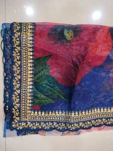 Floral Print Embellished Saree 🥻