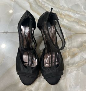 INC.5 Black Heels