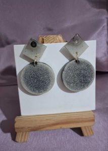 Black & White Resin stud Earrings