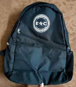 🆕💗 Unisex Black Backpack 🎒