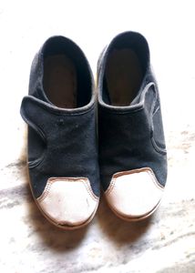 🌟YK Brand kids Black &amp; white casual shoes for 6-8