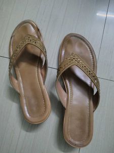 women flat slippers with 1 inch heel