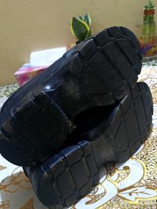 Black &amp; Gold Accent Sneakers 5 Uk.   Like New