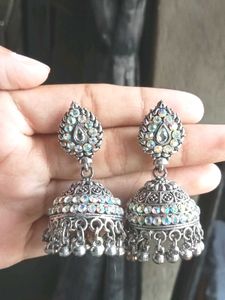 I'm Selling New and Classic Earring.