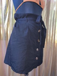 Chic Black Skirt
