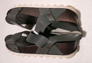 Ladki Ki Sandle