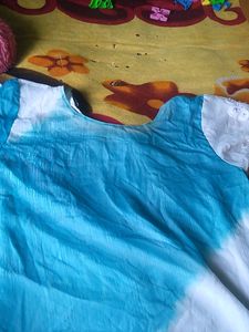 Blou With White Tops..