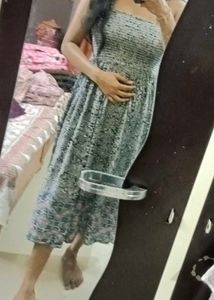 Sleeveless Midi Dress With Stretchable Top