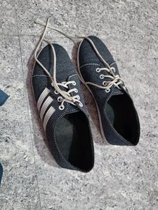 Women&#39;s casual shoe size 39