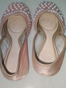 Embellished Peach Juttis
