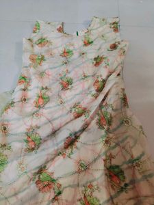 Women Kurta Pant Set With Embroidery